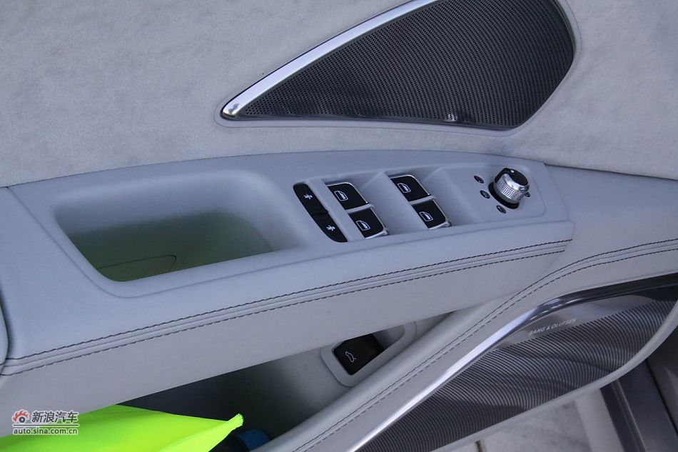 2012款奥迪S8内饰功能