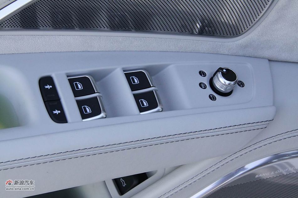 2012款奥迪S8内饰功能