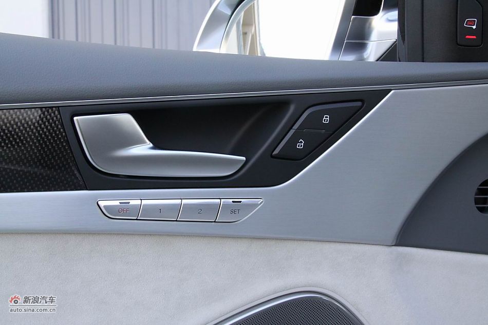 2012款奥迪S8内饰功能