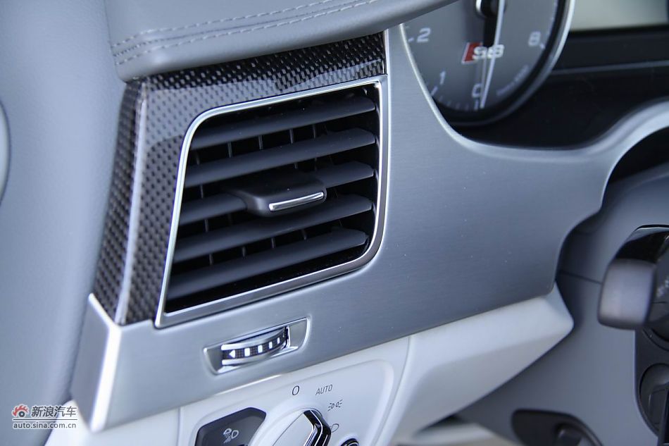 2012款奥迪S8内饰功能