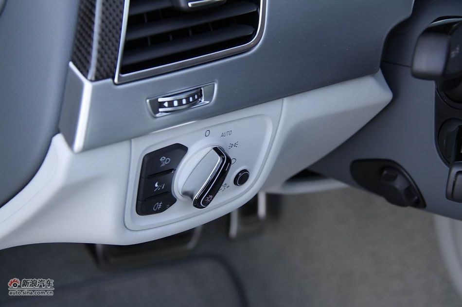 2012款奥迪S8内饰功能