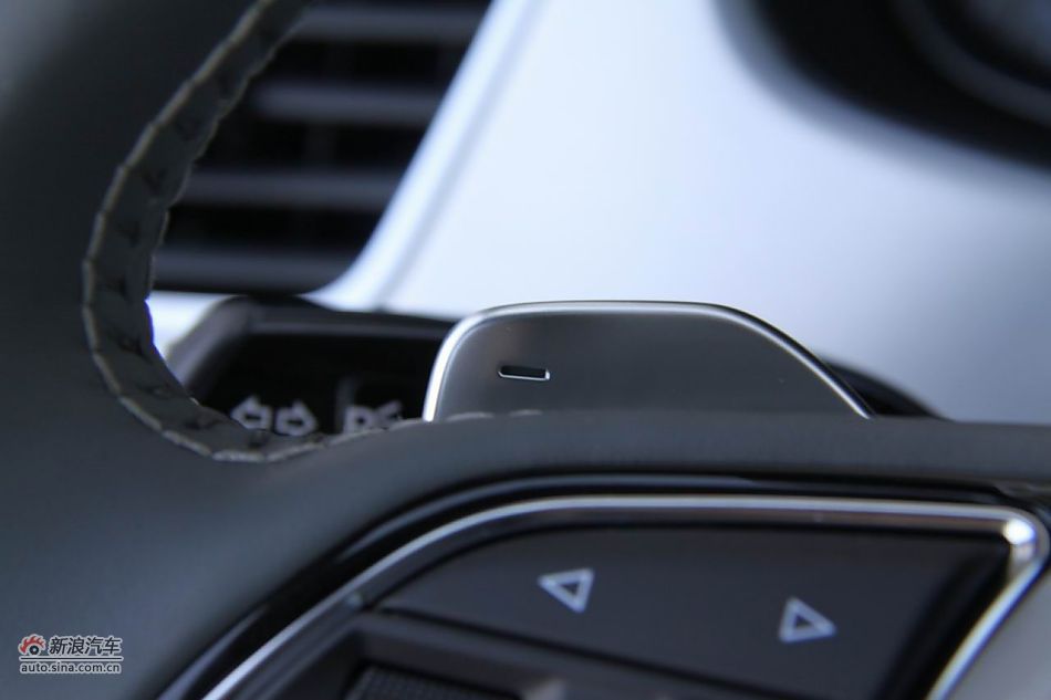 2012款奥迪S8内饰功能