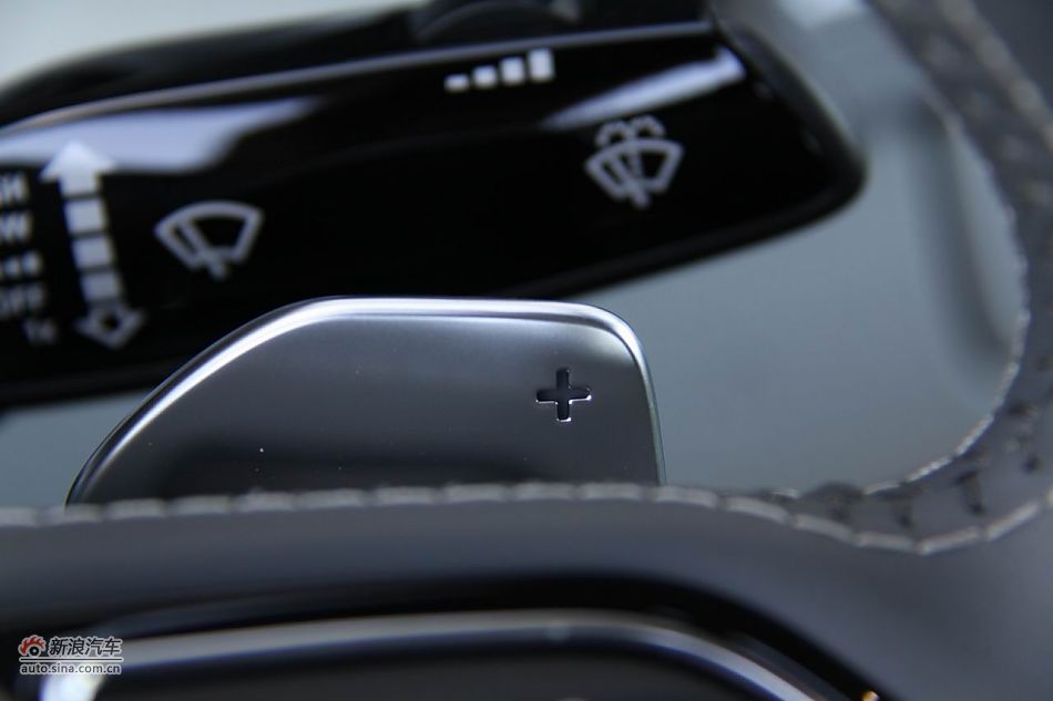 2012款奥迪S8内饰功能