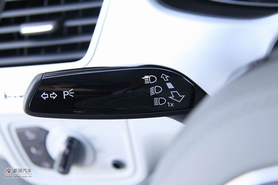 2012款奥迪S8内饰功能