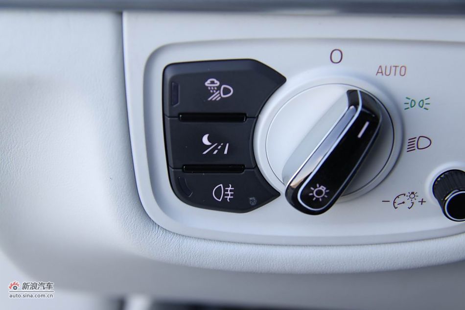 2012款奥迪S8内饰功能