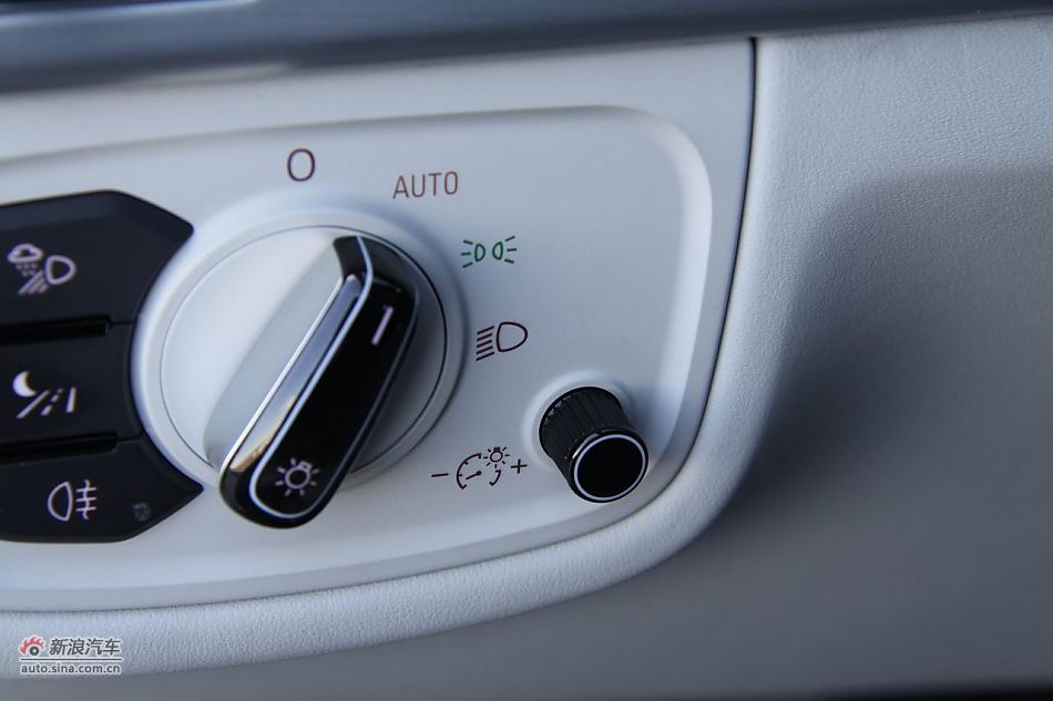 2012款奥迪S8内饰功能