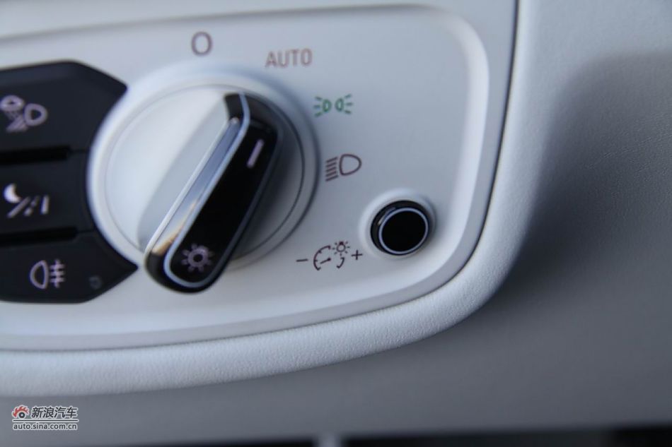 2012款奥迪S8内饰功能