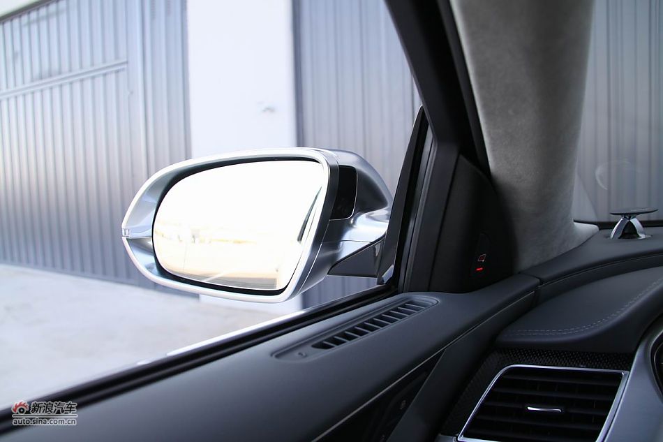 2012款奥迪S8内饰功能