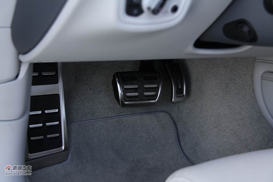 2012款奥迪S8内饰功能