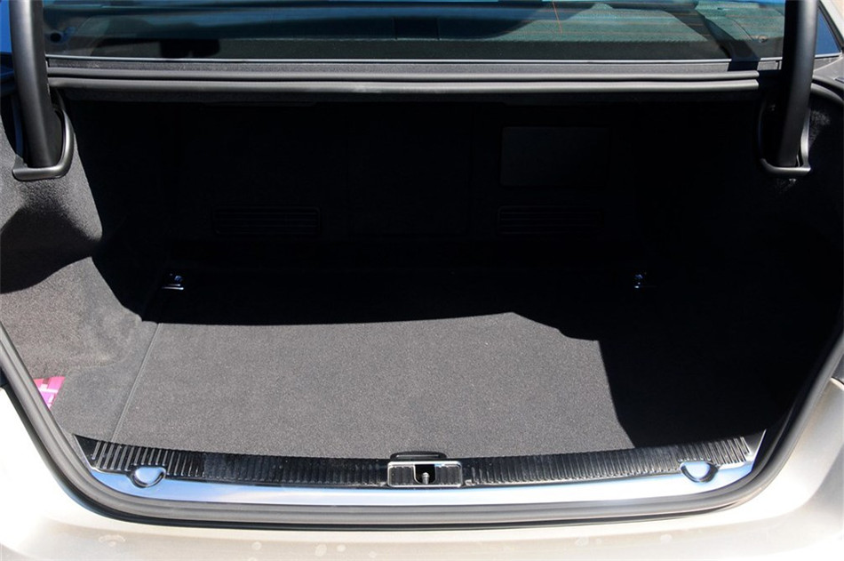 2013款 4.0TFSI AT quattro 座椅空间