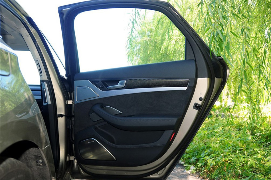 2013款 4.0TFSI AT quattro 座椅空间