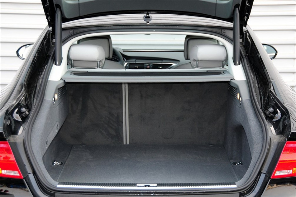 2013款 50 TFSI quattro豪华型 座椅空间