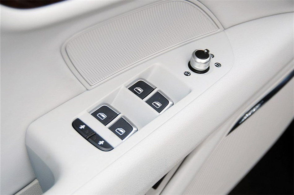 2013款 50 TFSI quattro豪华型 座椅空间