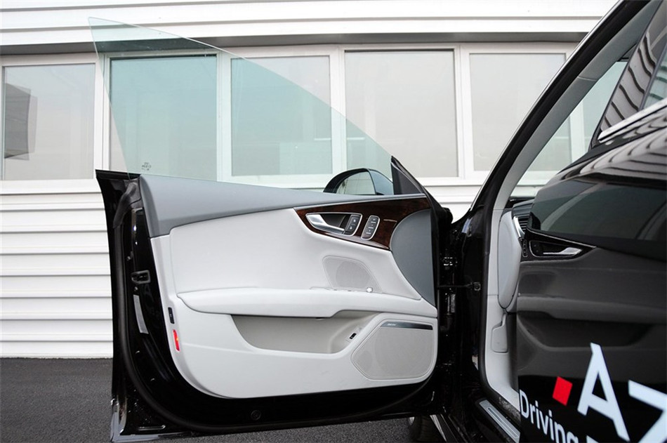 2013款 50 TFSI quattro豪华型 座椅空间