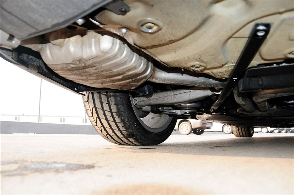 2013款 50 TFSI quattro豪华型 引擎底盘