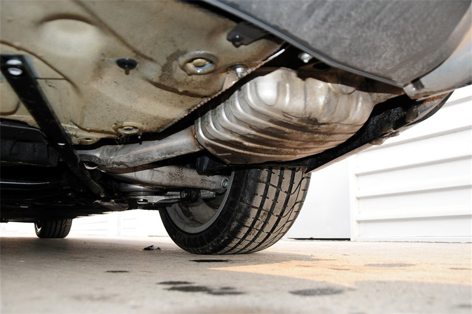 2013款 50 TFSI quattro豪华型 引擎底盘