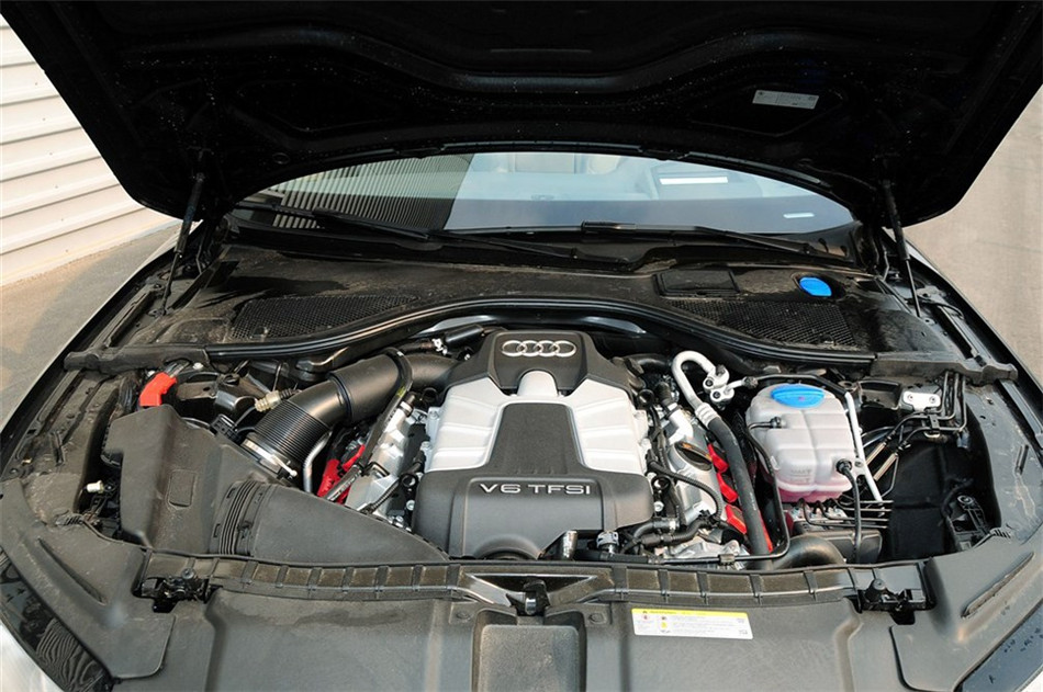 2013款 50 TFSI quattro豪华型 引擎底盘