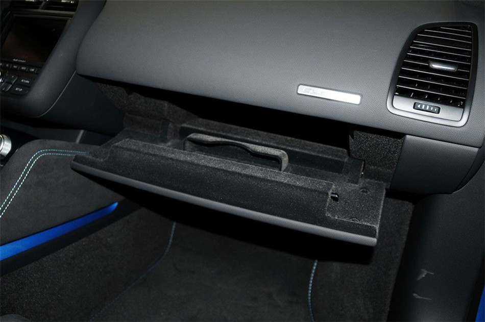 2013款 5.2FSI AMT quattro中国专享型 内饰