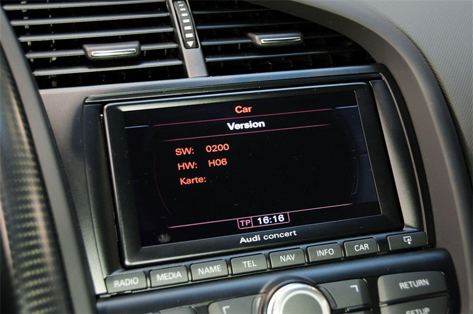 2013款 5.2FSI AMT quattro中国专享型 内饰