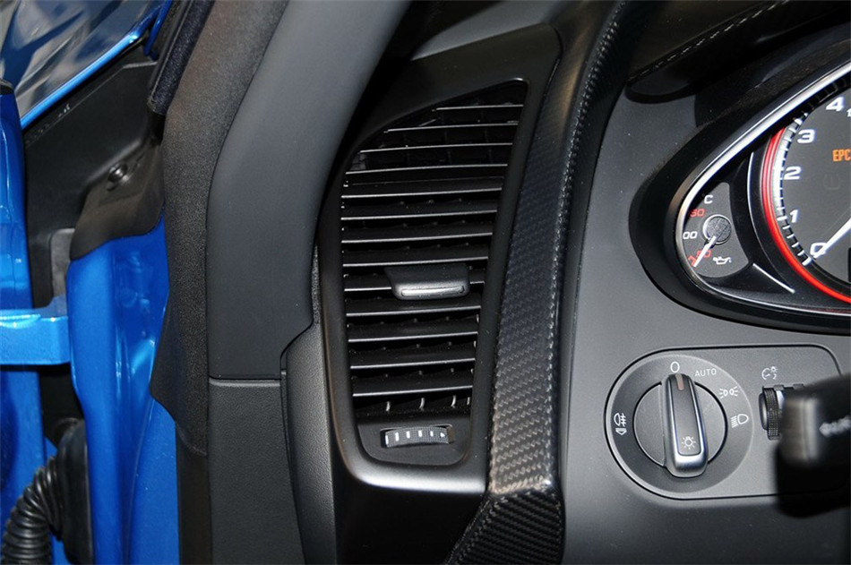 2013款 5.2FSI AMT quattro中国专享型 内饰