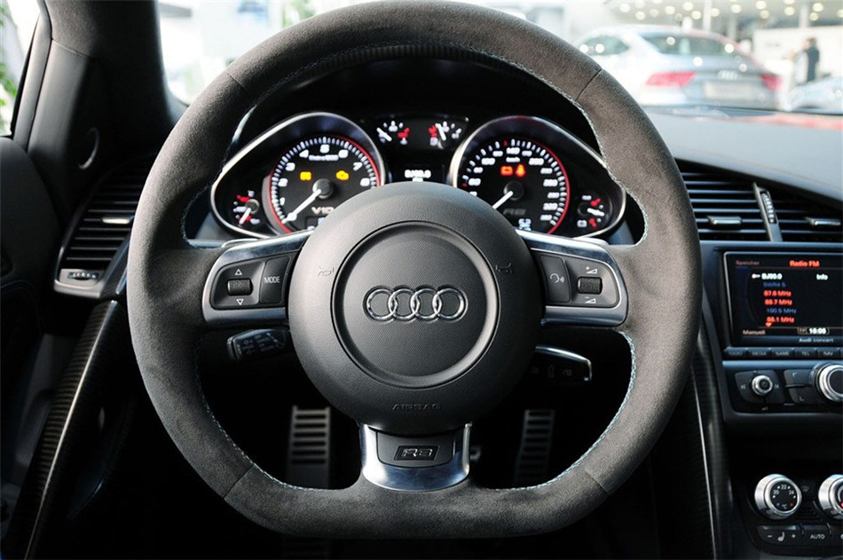 2013款 5.2FSI AMT quattro中国专享型 内饰