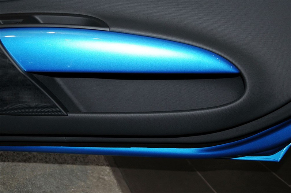 2013款 5.2FSI AMT quattro中国专享型 座椅空间