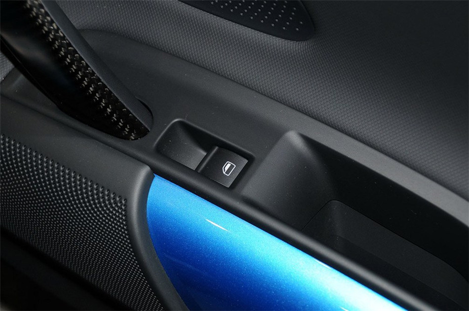 2013款 5.2FSI AMT quattro中国专享型 座椅空间