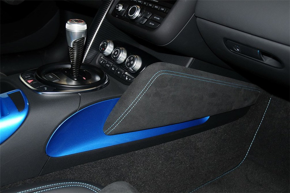 2013款 5.2FSI AMT quattro中国专享型 座椅空间