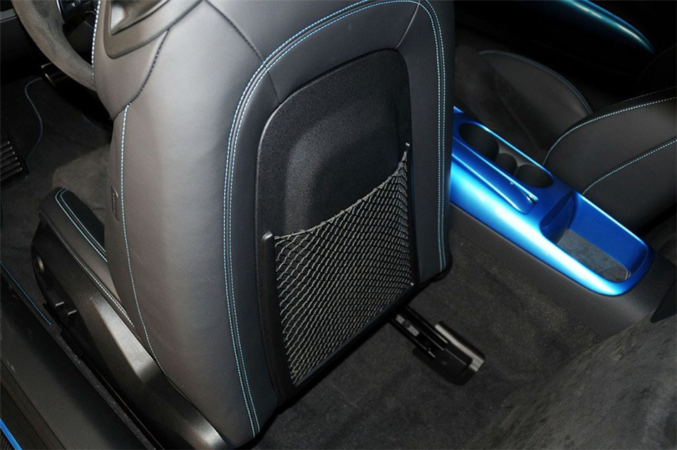 2013款 5.2FSI AMT quattro中国专享型 座椅空间