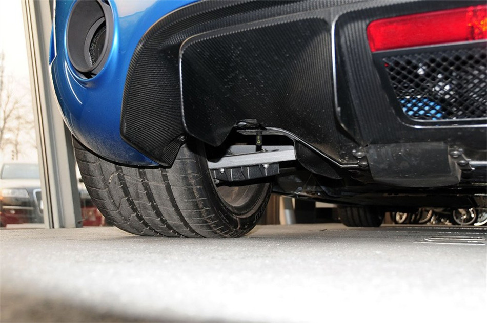 2013款 5.2FSI AMT quattro中国专享型 引擎底盘