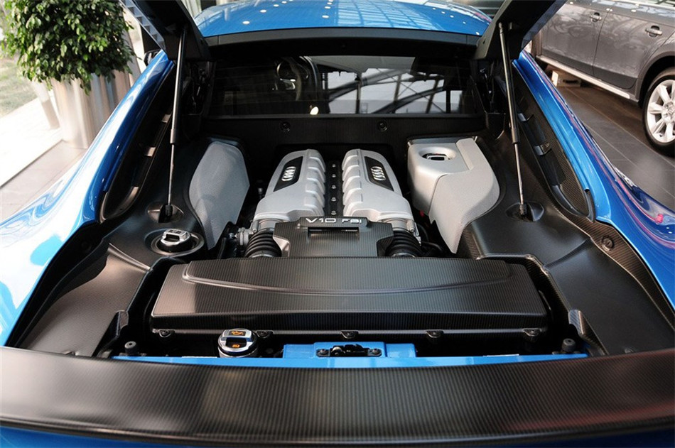 2013款 5.2FSI AMT quattro中国专享型 引擎底盘