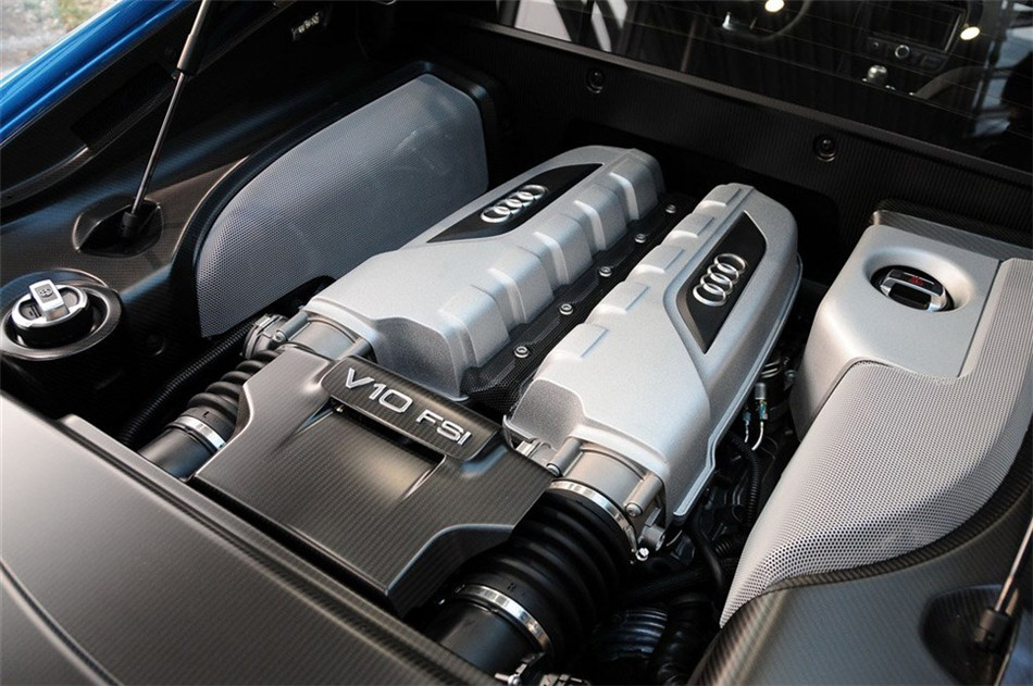 2013款 5.2FSI AMT quattro中国专享型 引擎底盘