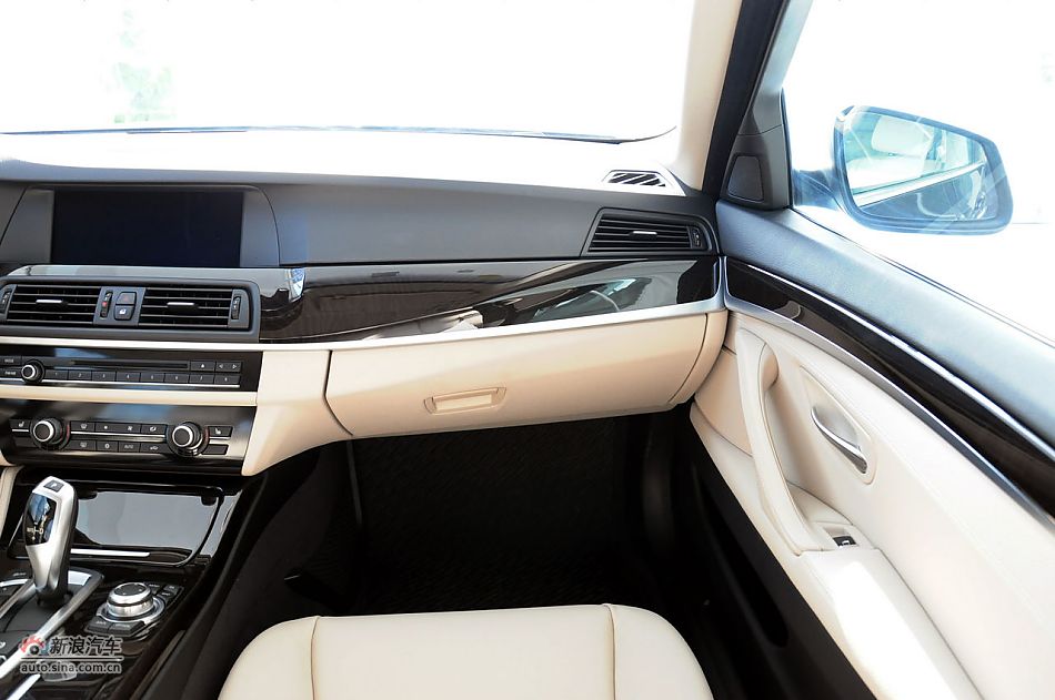 2012款宝马5系旅行轿车实拍
