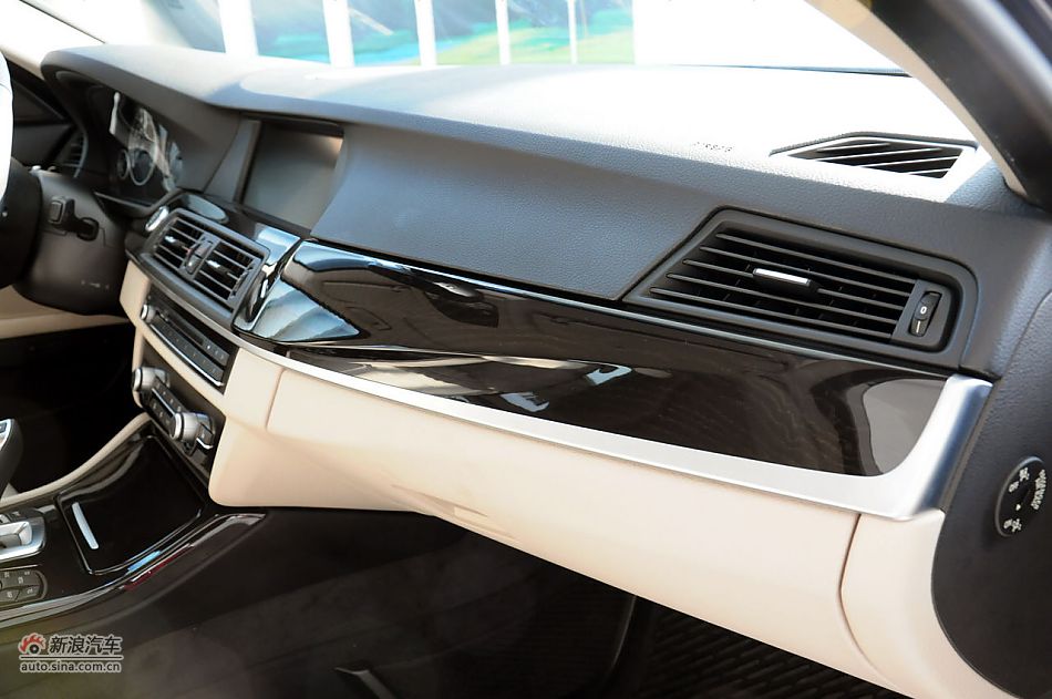 2012款宝马5系旅行轿车实拍