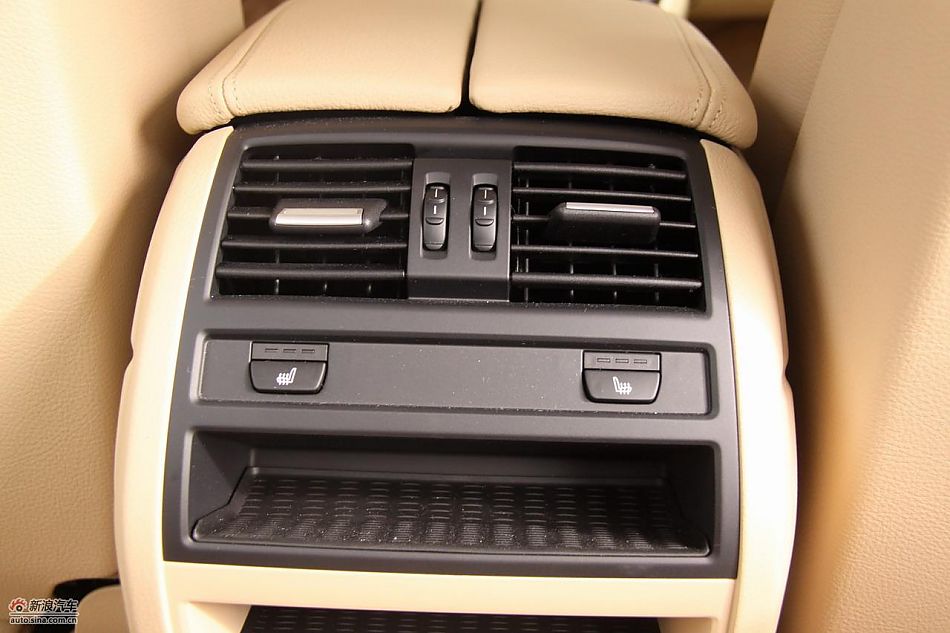 全新宝马5系内饰