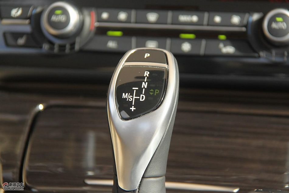 全新宝马5系内饰