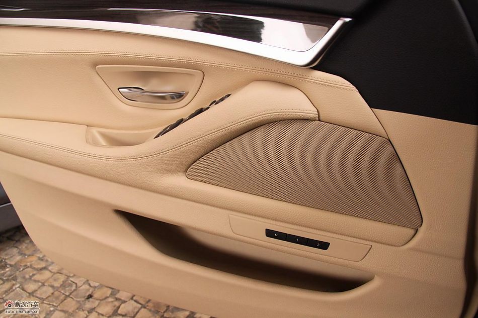 全新宝马5系内饰