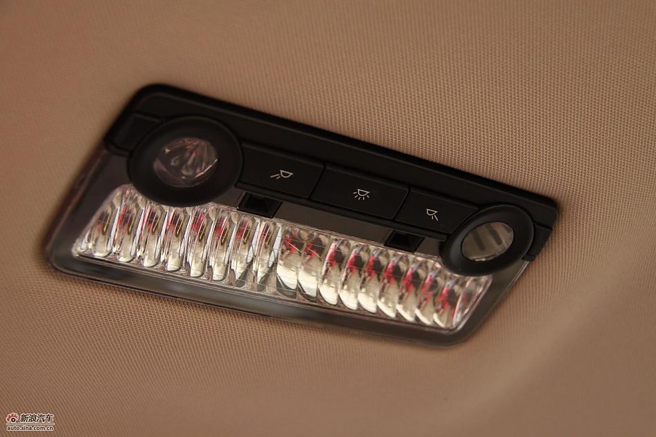 全新宝马5系内饰