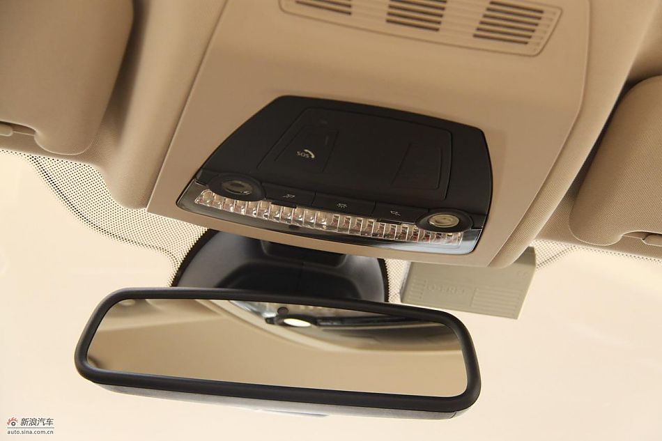 全新宝马5系内饰