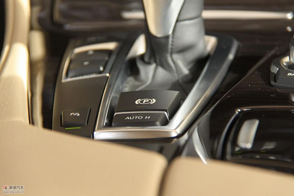 全新宝马5系内饰