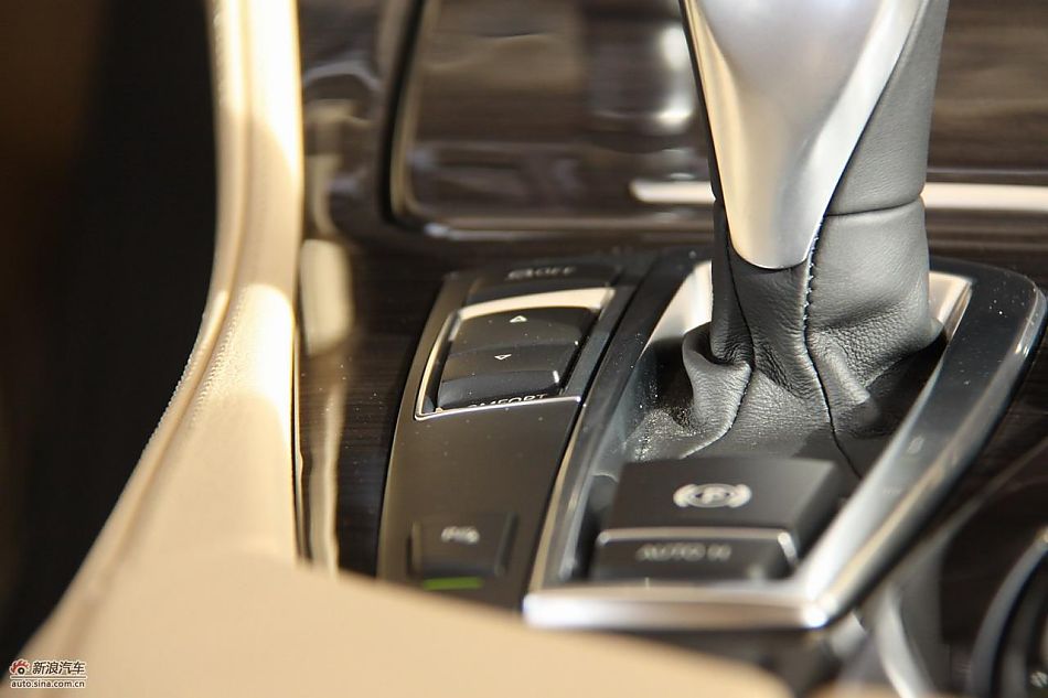 全新宝马5系内饰