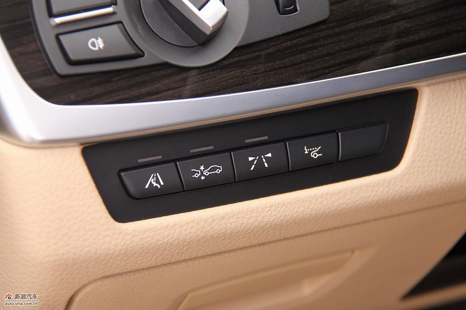全新宝马5系内饰