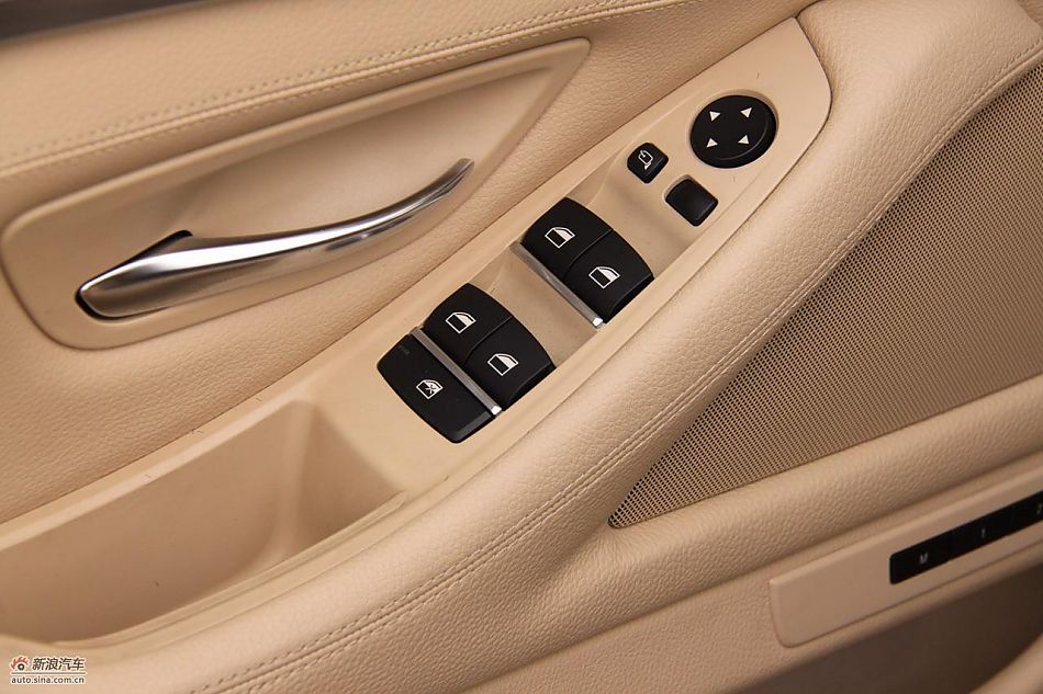 全新宝马5系内饰