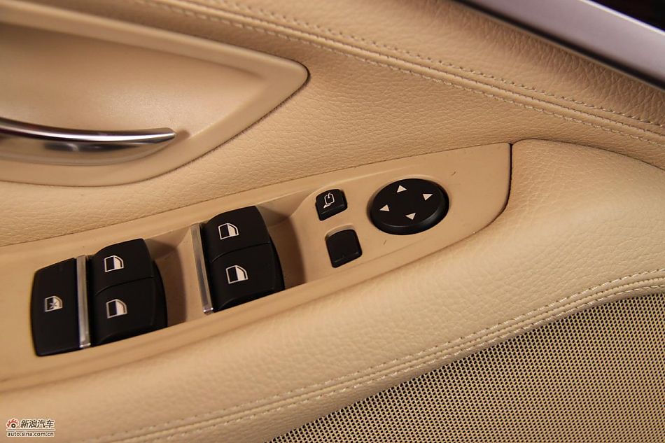 全新宝马5系内饰