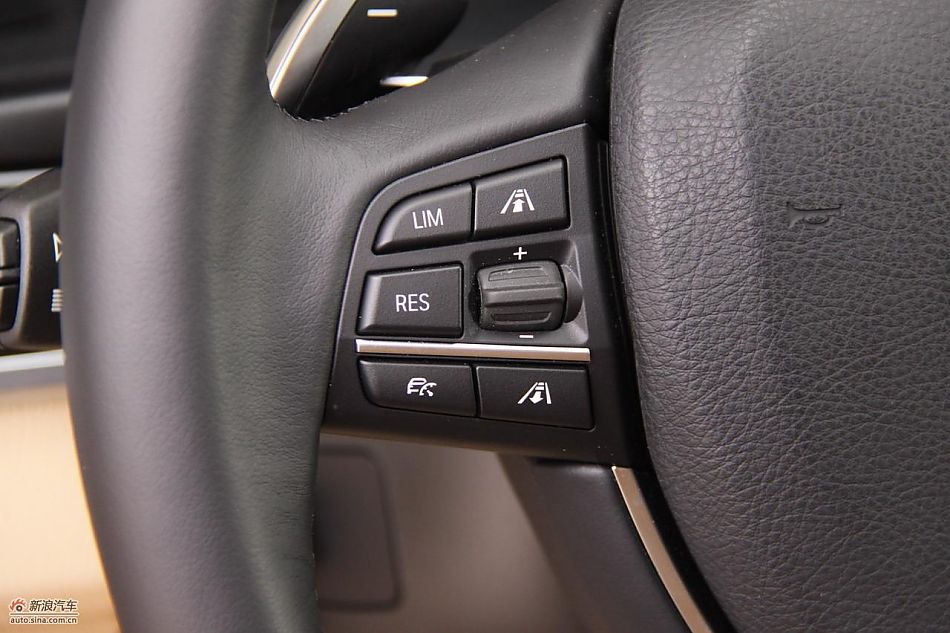 全新宝马5系内饰