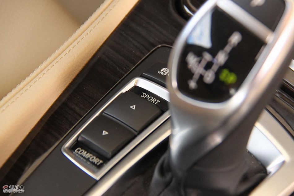 全新宝马5系内饰
