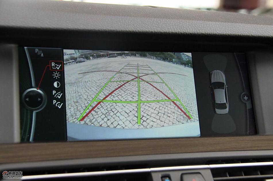 全新宝马5系内饰