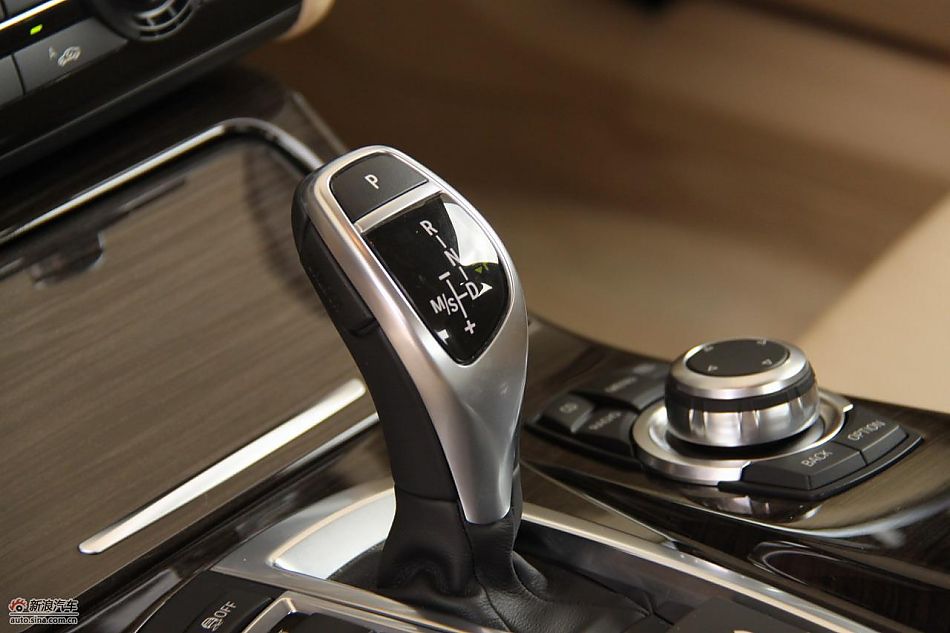 全新宝马5系内饰