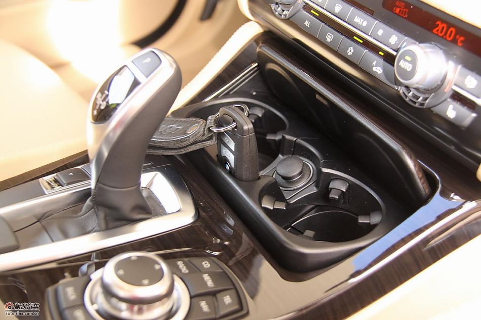 全新宝马5系内饰