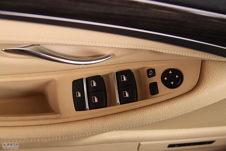 全新宝马5系内饰